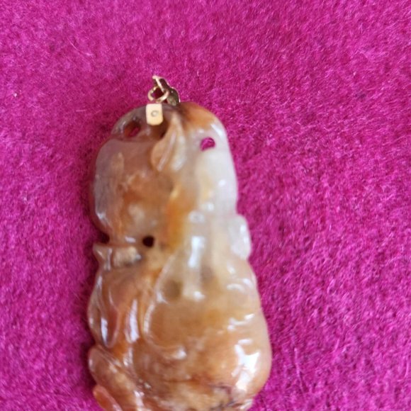 Vintage Hand carved Natural Orange Jade Pendant with  14K Gold  drop clasp - Picture 4 of 5